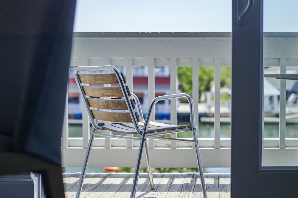 Shem Creek Inn 9/37