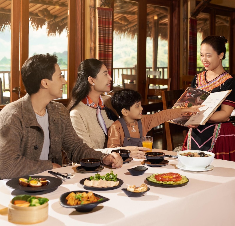 Mai Chau Hideaway Lake Resort 58/72