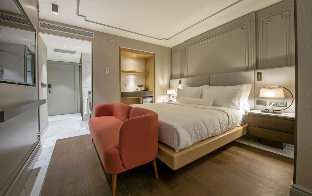 SUPERIOR, KING BED