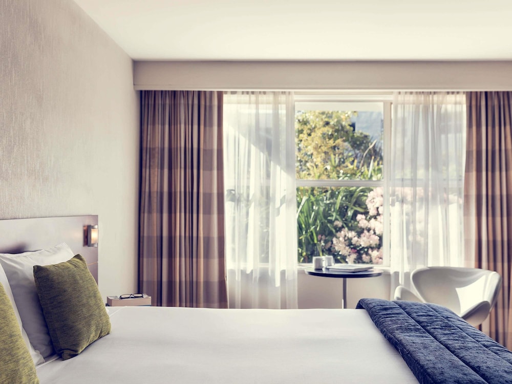 غرفة بسرير كينج بإطلالة على الحديقة، Movenpick Queenstown 2/3