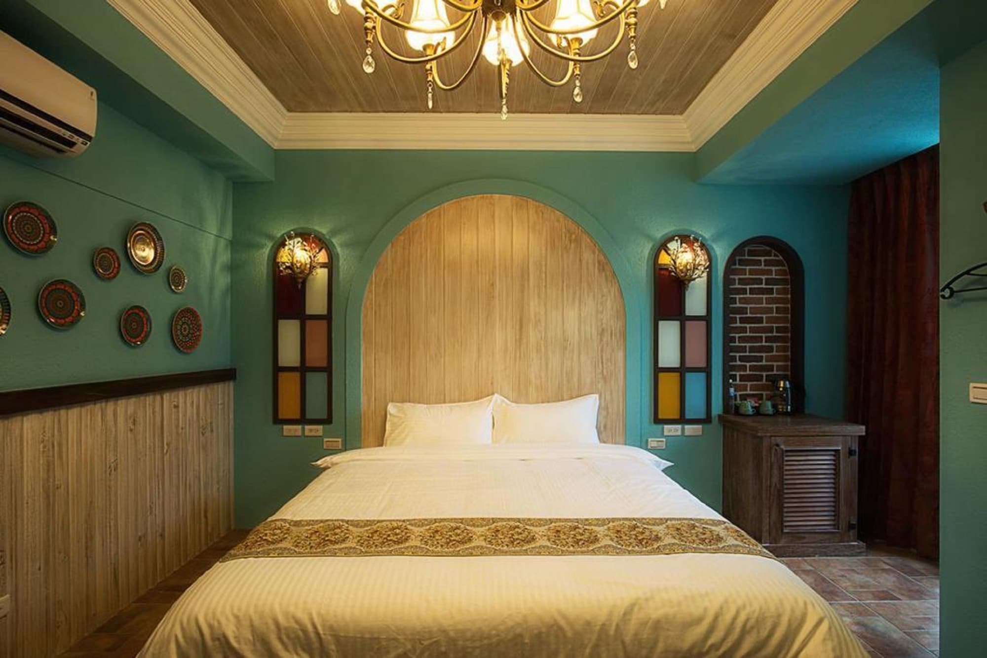 STANDARD, QUEEN BED, BALCONY