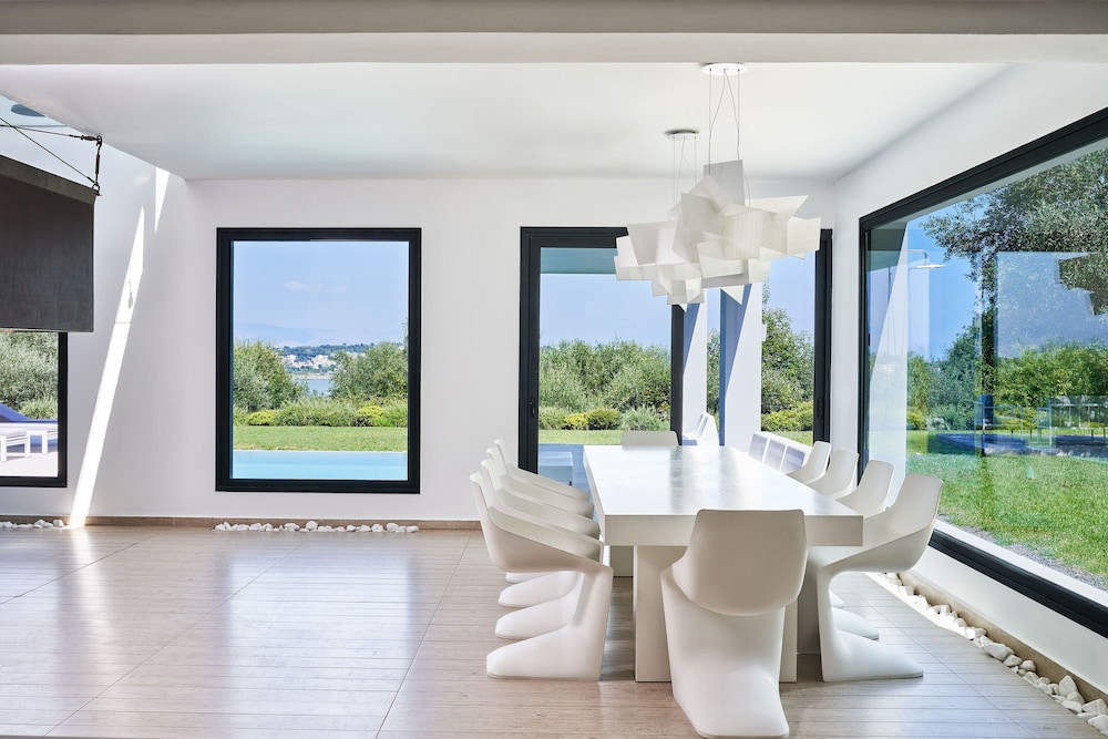 Luxury Villa Eve 18/30
