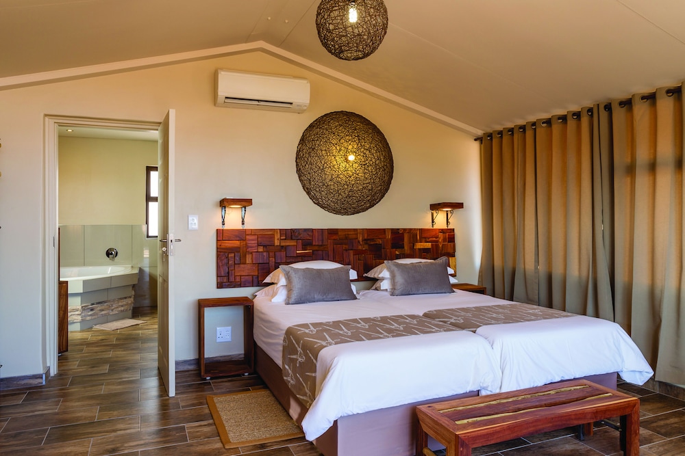 Sossusvlei Lodge 25/70