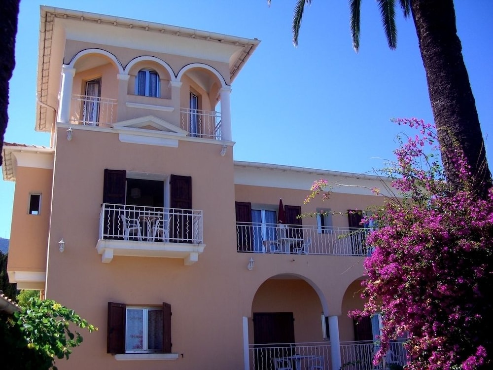 Hôtel Reine D'Azur 1/50