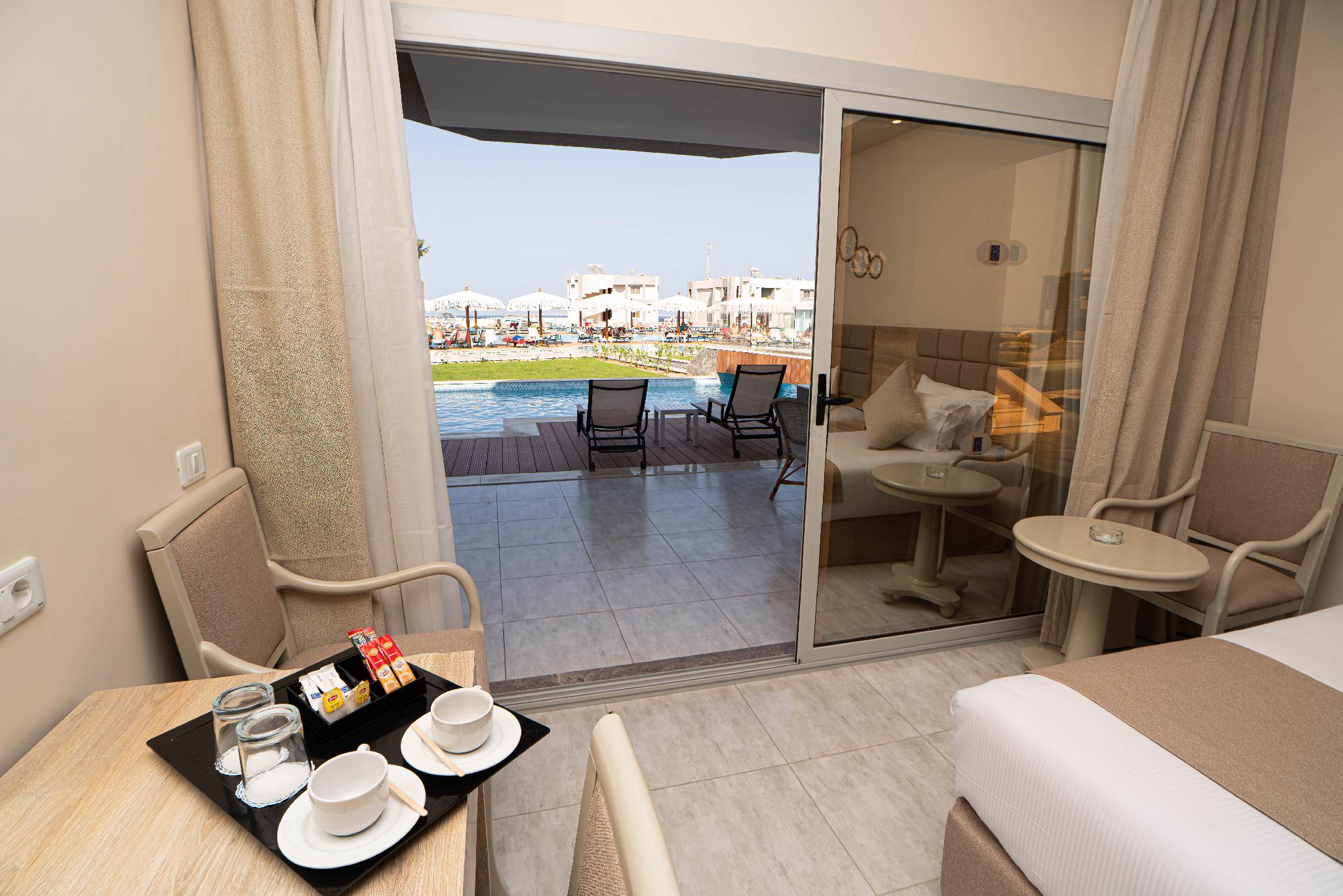 Swim Up, Double Bed