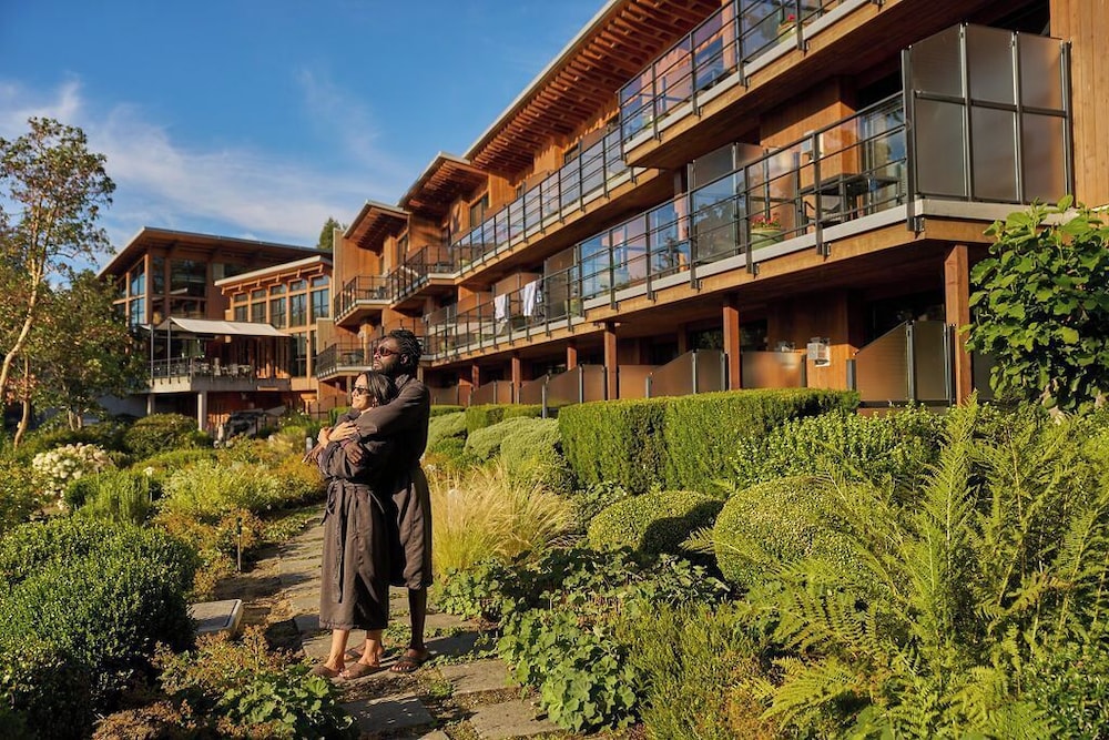 Brentwood Bay Lodge Spa 8/64