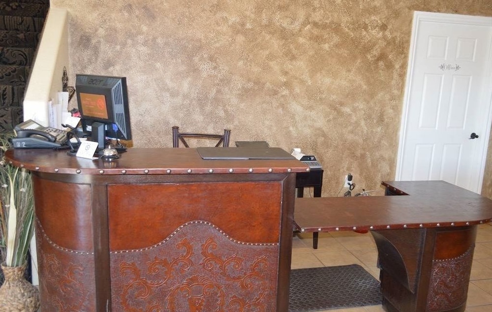 Econo Lodge Inn and Suites Colorado City, TX 31/47