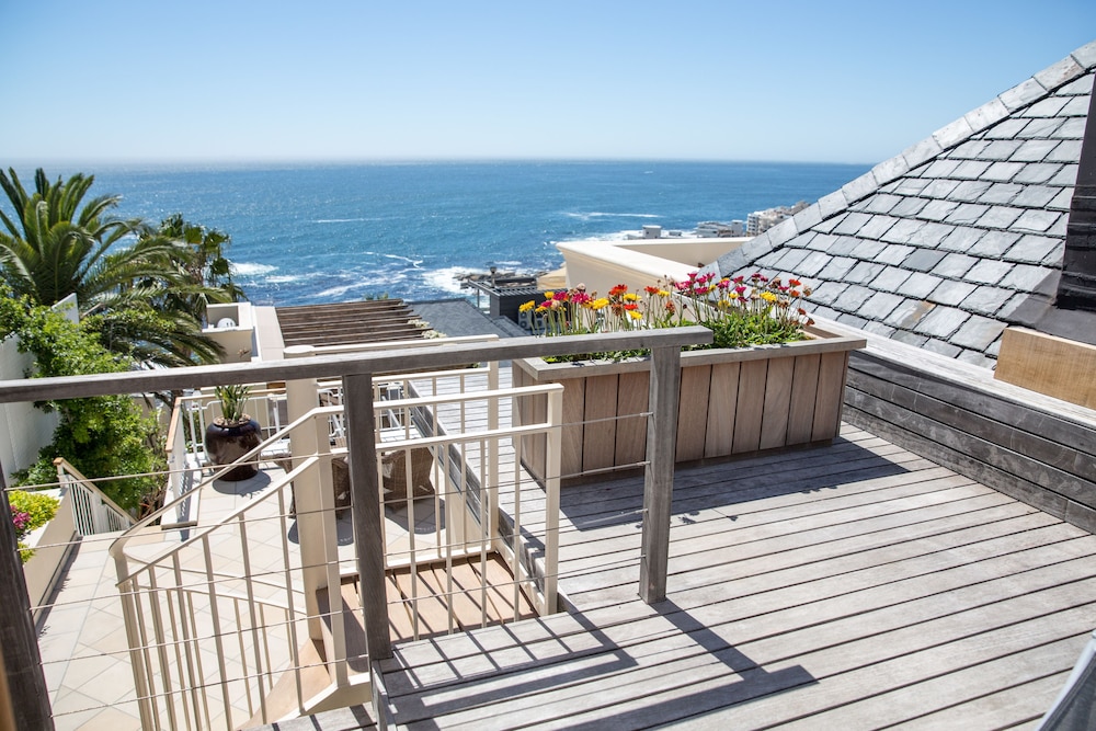 Compass House Boutique Hotel 35/48