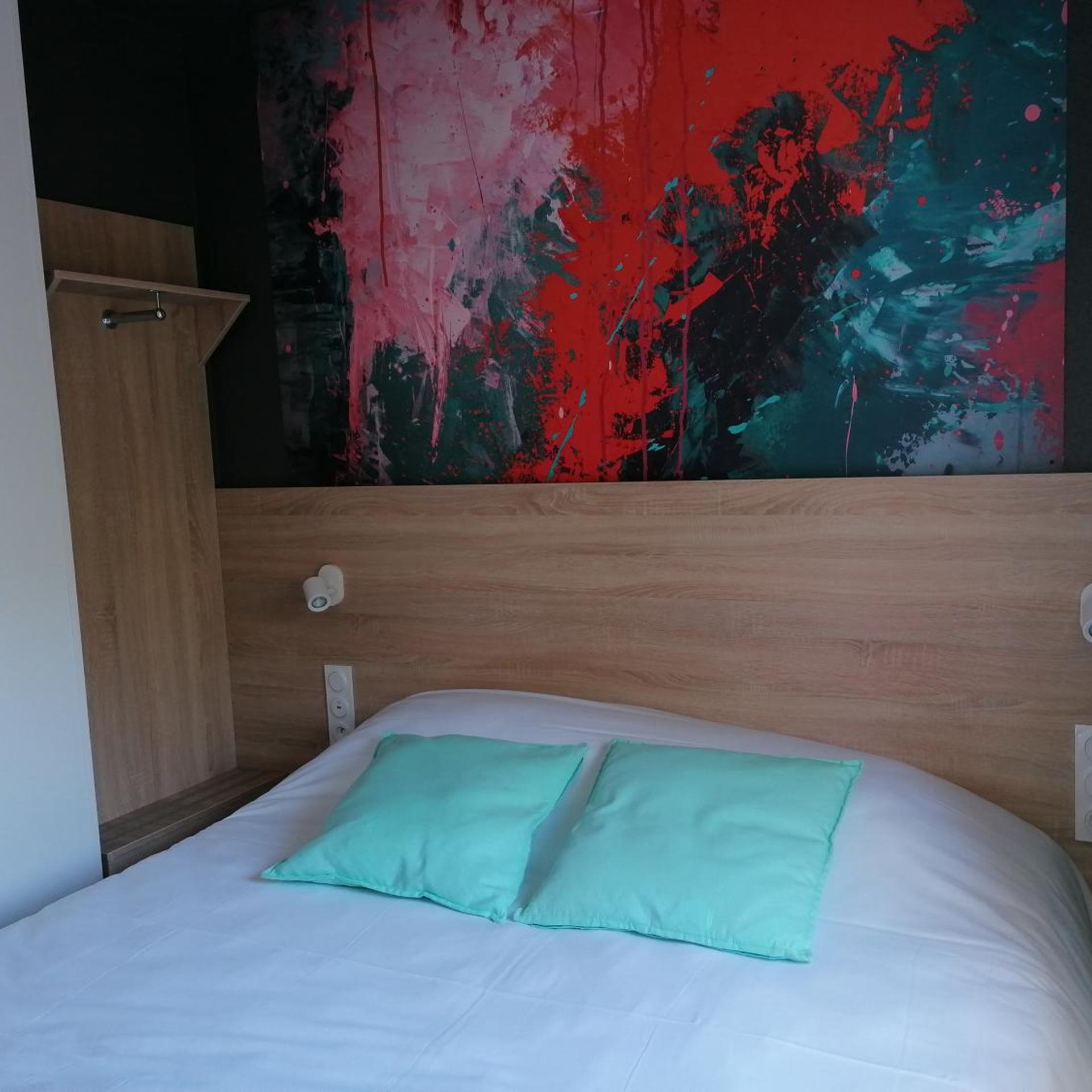 Room, Double Bed, Kyriad Direct Martigues 5/8