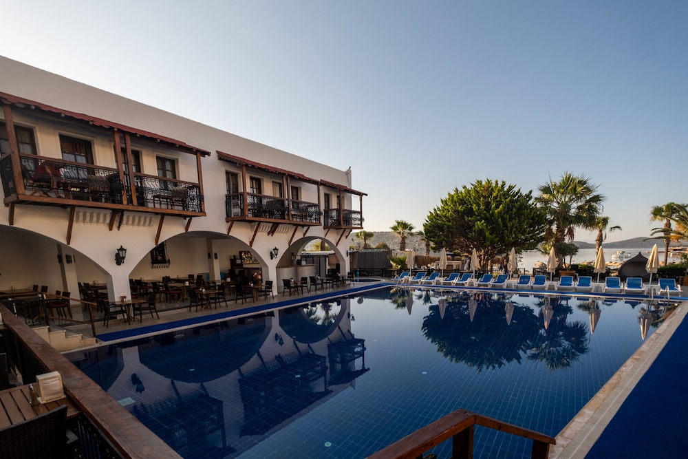 Costa Bitezhan Hotel 51/73