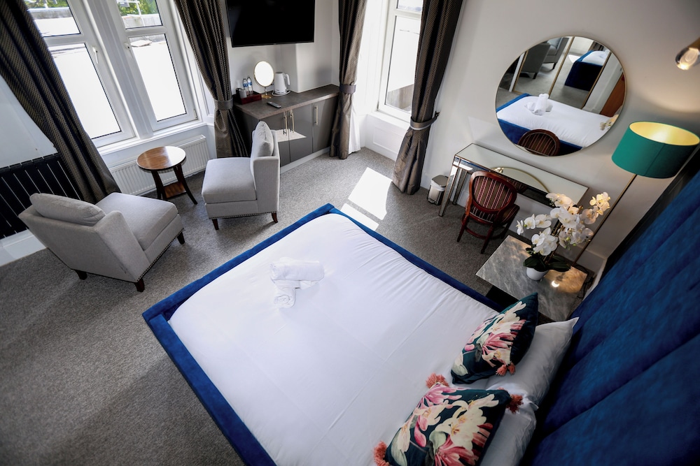 Lovat Hotel 36/42