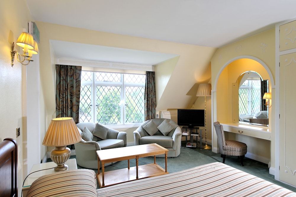 French Horn Hotel 24/49