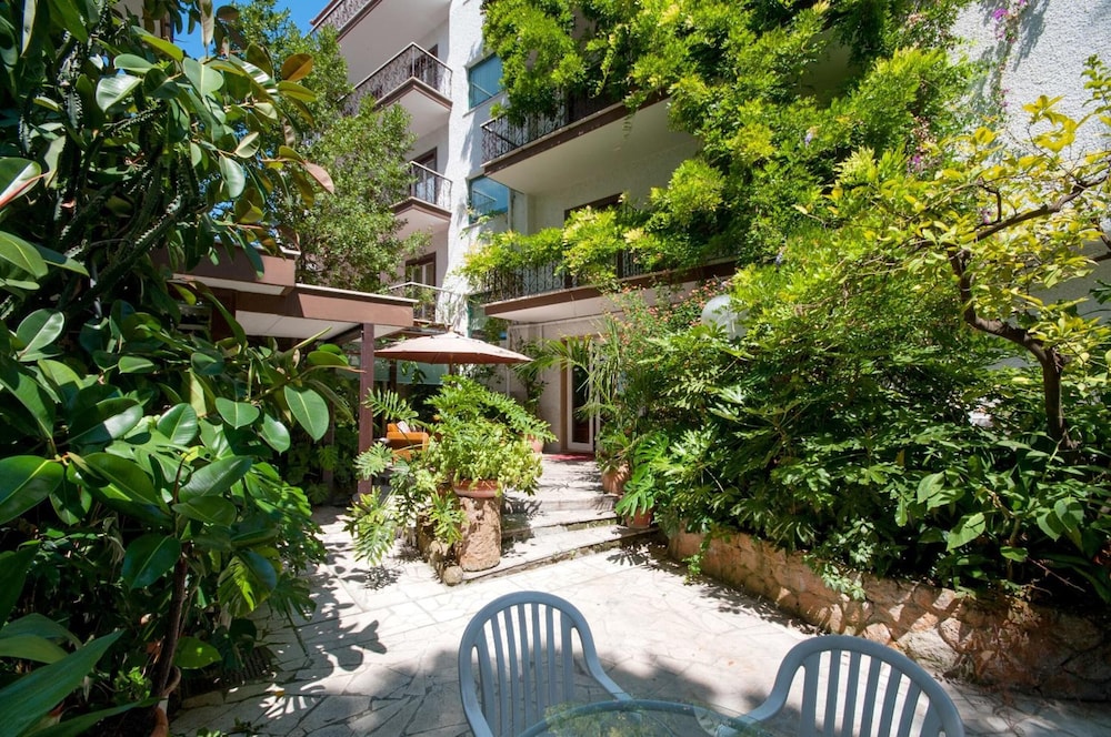 Hotel La Pergola 44/48