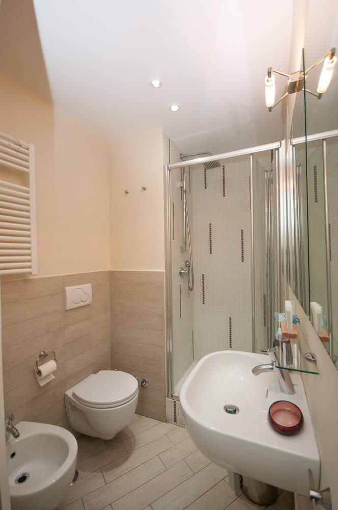 B&B First Floor 49/53