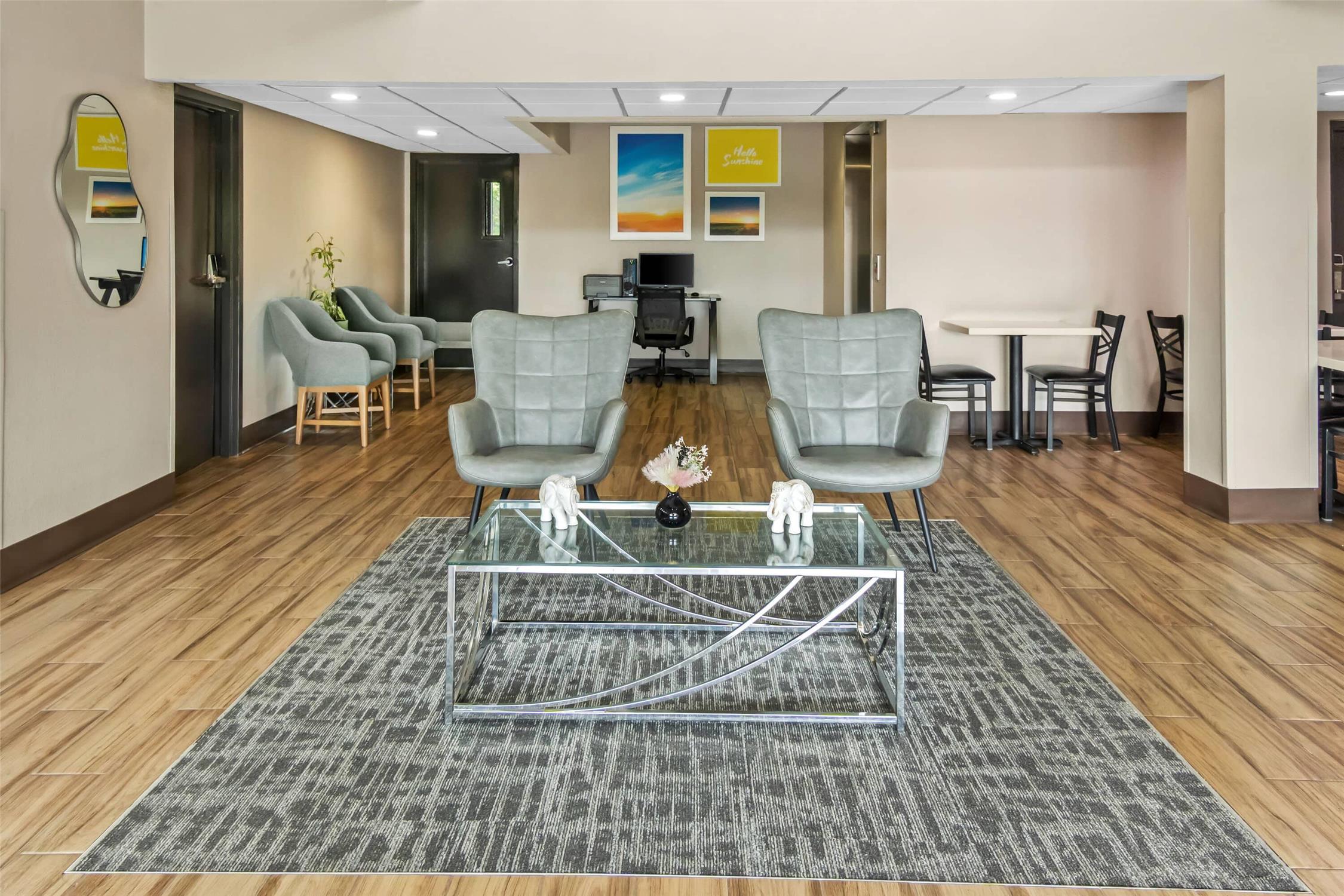 Days Inn & Suites by Wyndham DeSoto 25/44