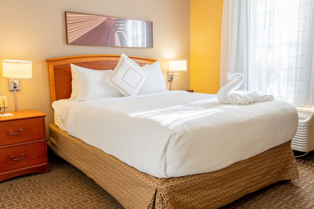 1 Bedroom, Suite, Queen Bed, Sofa