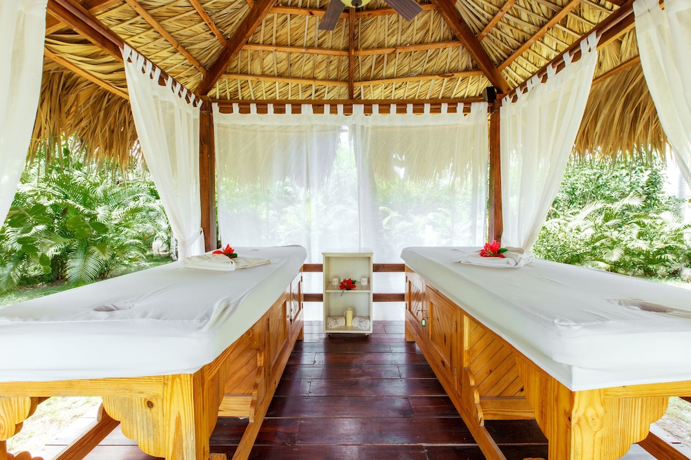 Tropicana Suites Deluxe Beach Club & Pool 34/50