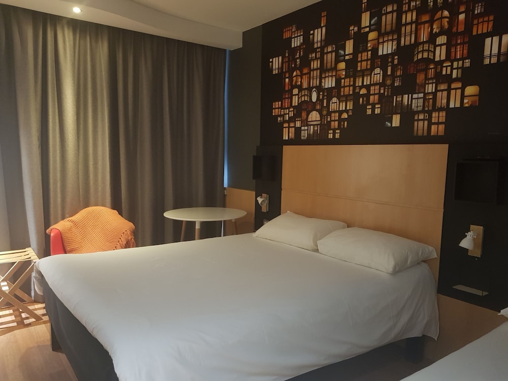 Ibis Macon Sud 12/68