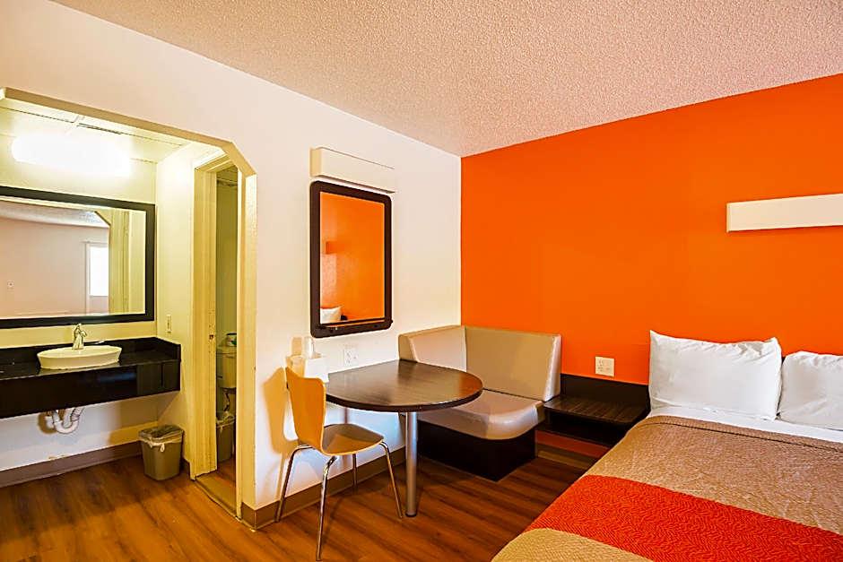 Motel6 Blue Springs, MO 10/24