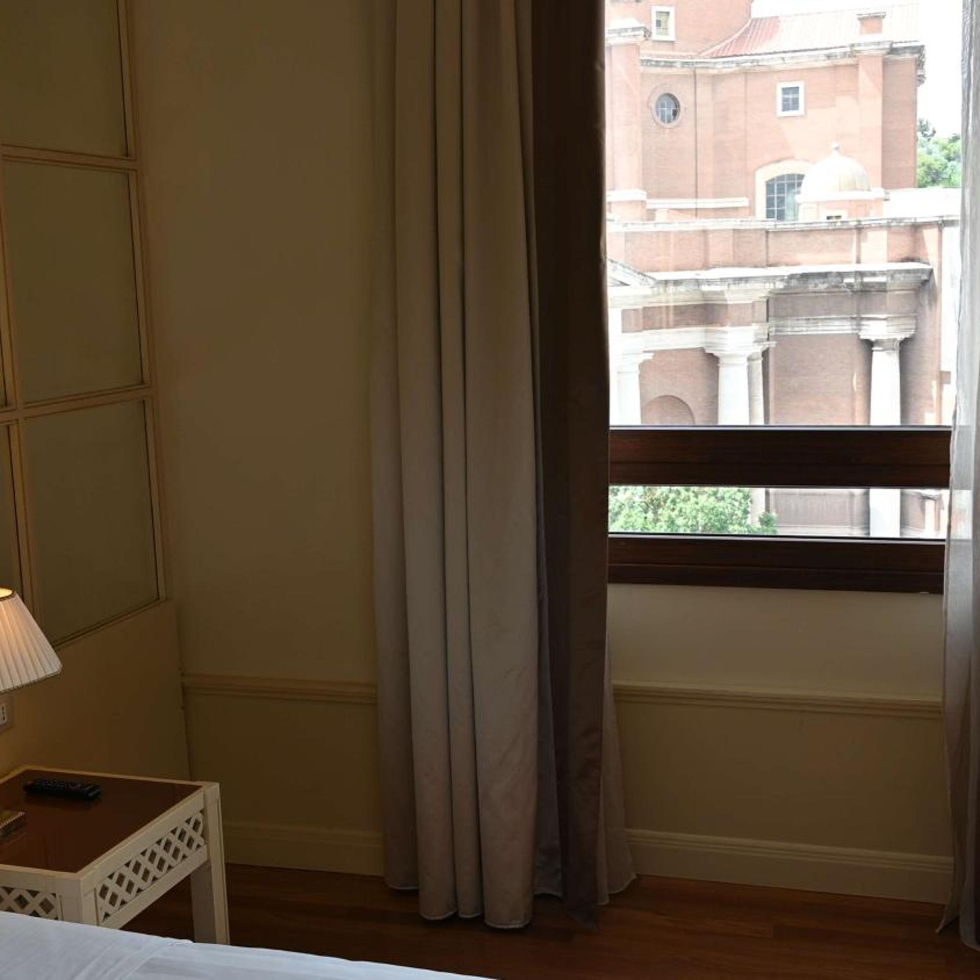 جناح جونيور، Radisson Blu Ghr Hotel Rome 6/6