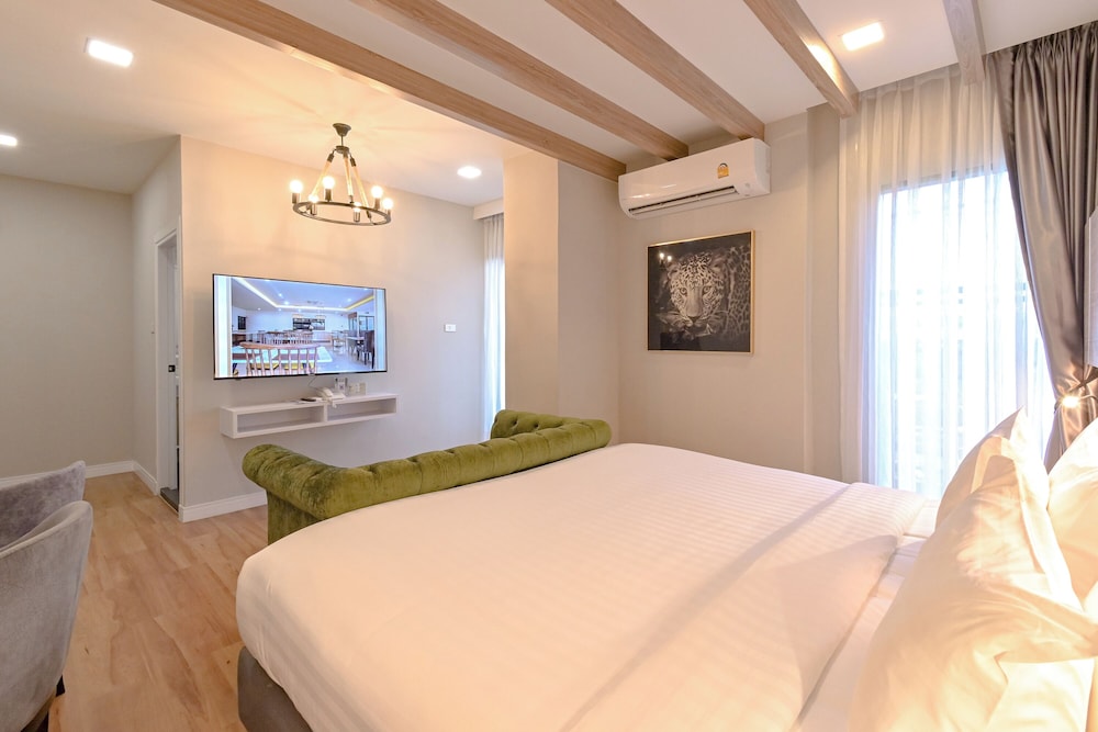 SUITE, DOUBLE BED, JETTED TUB