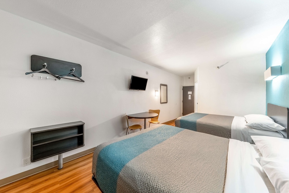 Motel6 Lewisville, TX - Medical City 23/64