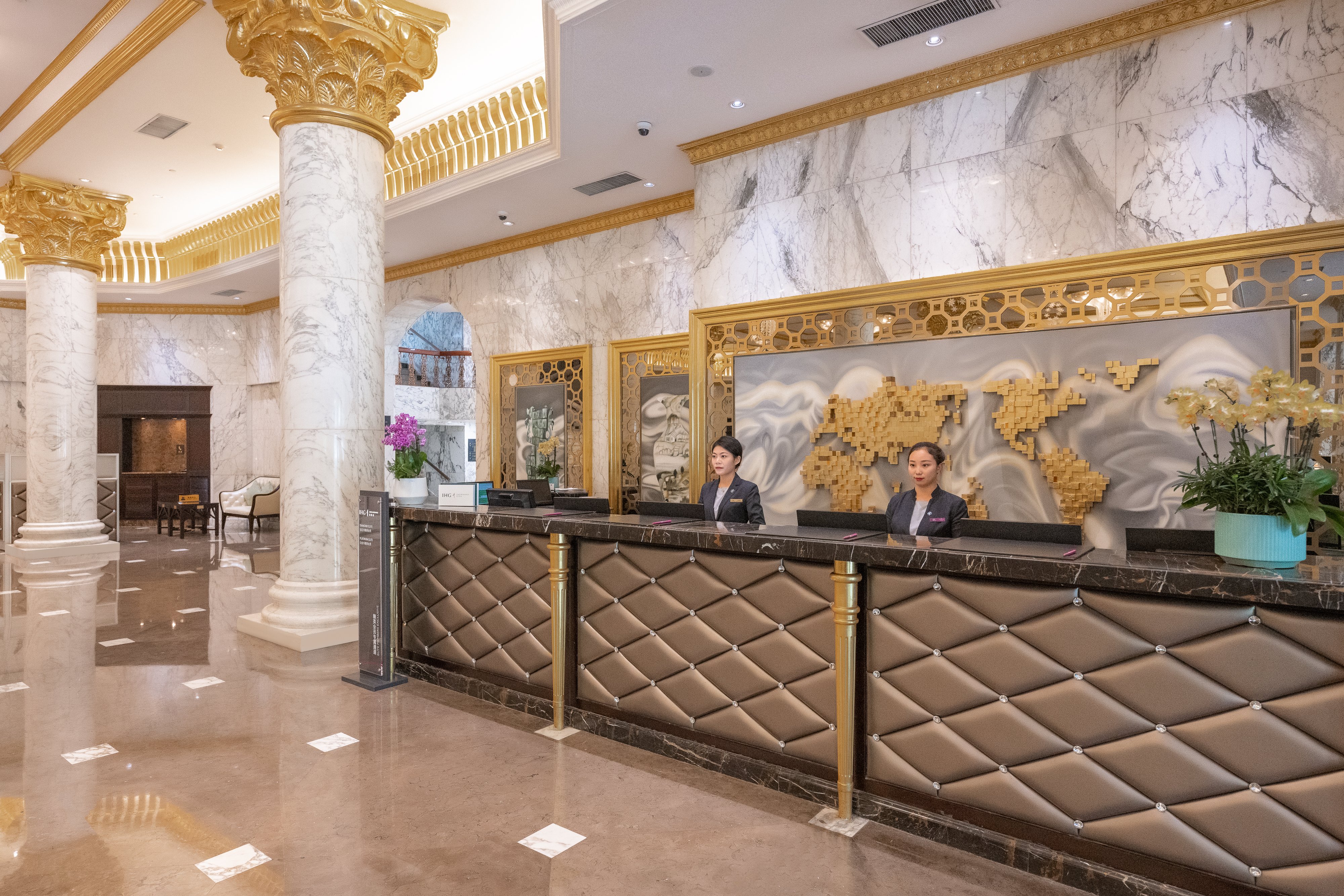CROWNE PLAZA ZHENGZHOU 14/80