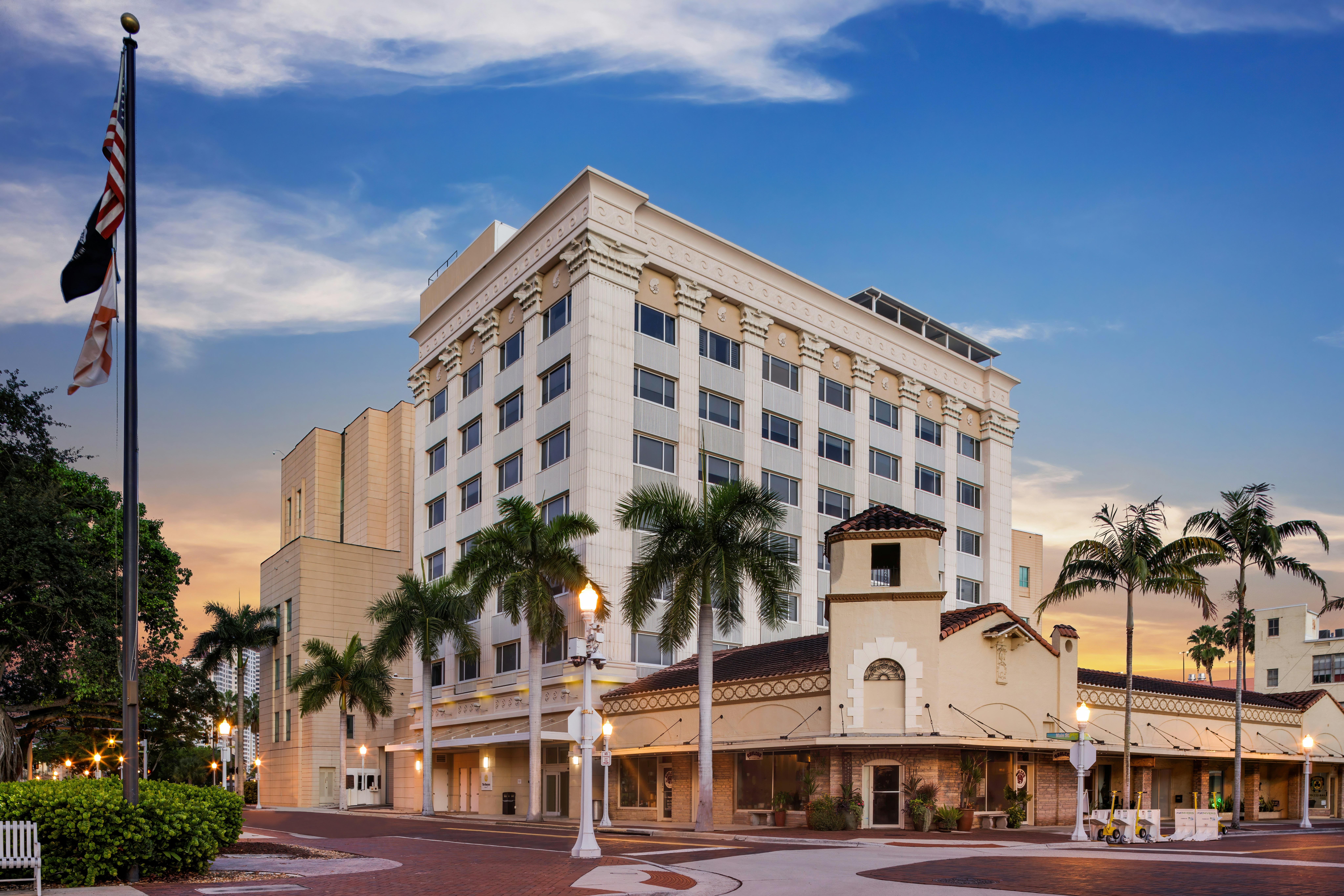 The Banyan Hotel Fort Myers Tapestry Collection By Hilton 5/39