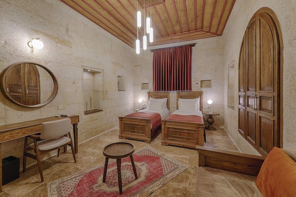 Solem Cave Suites 36/56