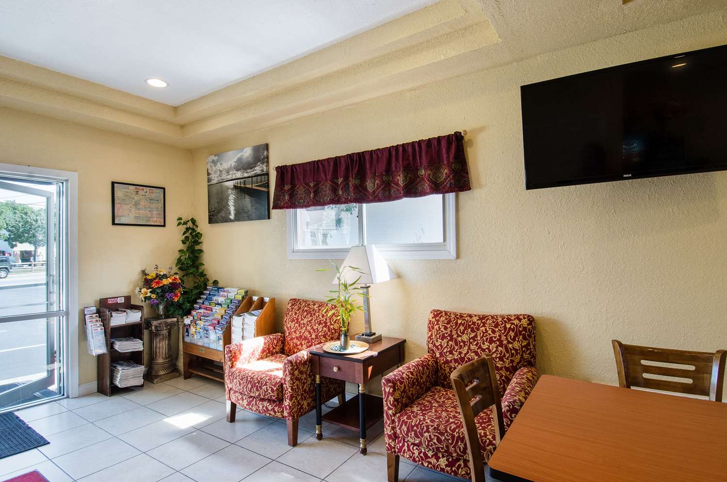 Econo Lodge West Yarmouth on Cape Cod 23/38