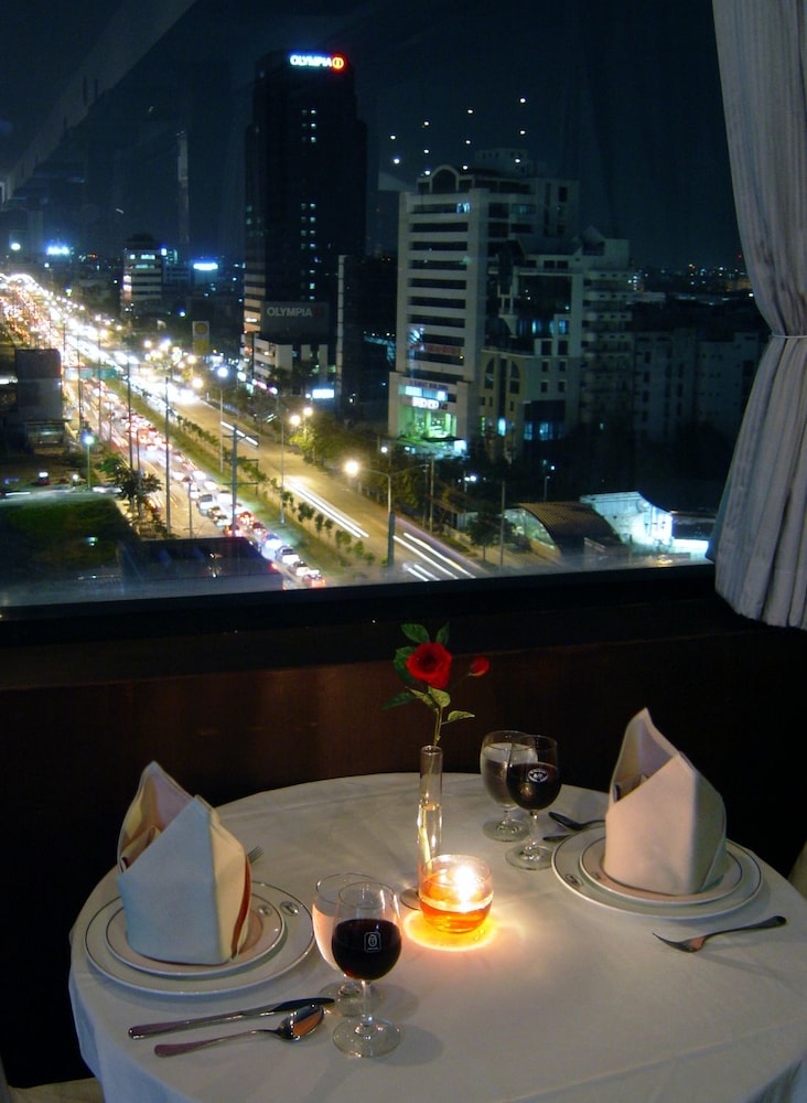 Palette The Travellers Hotel Bangkok 55/61
