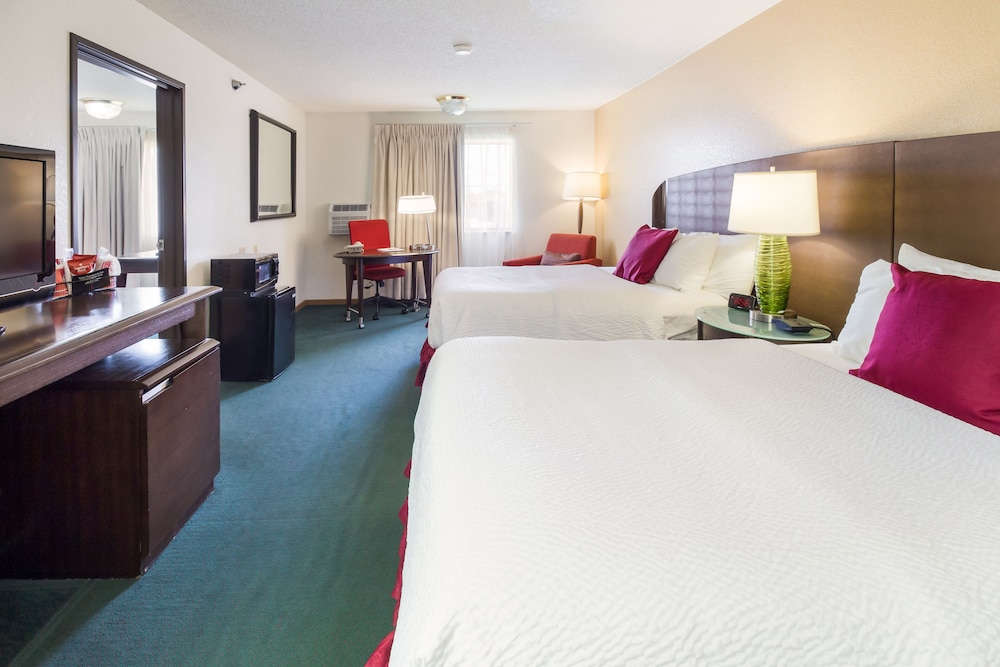 Alliance Hotel & Suites, a Howard Johnson by Wyndham 17/58