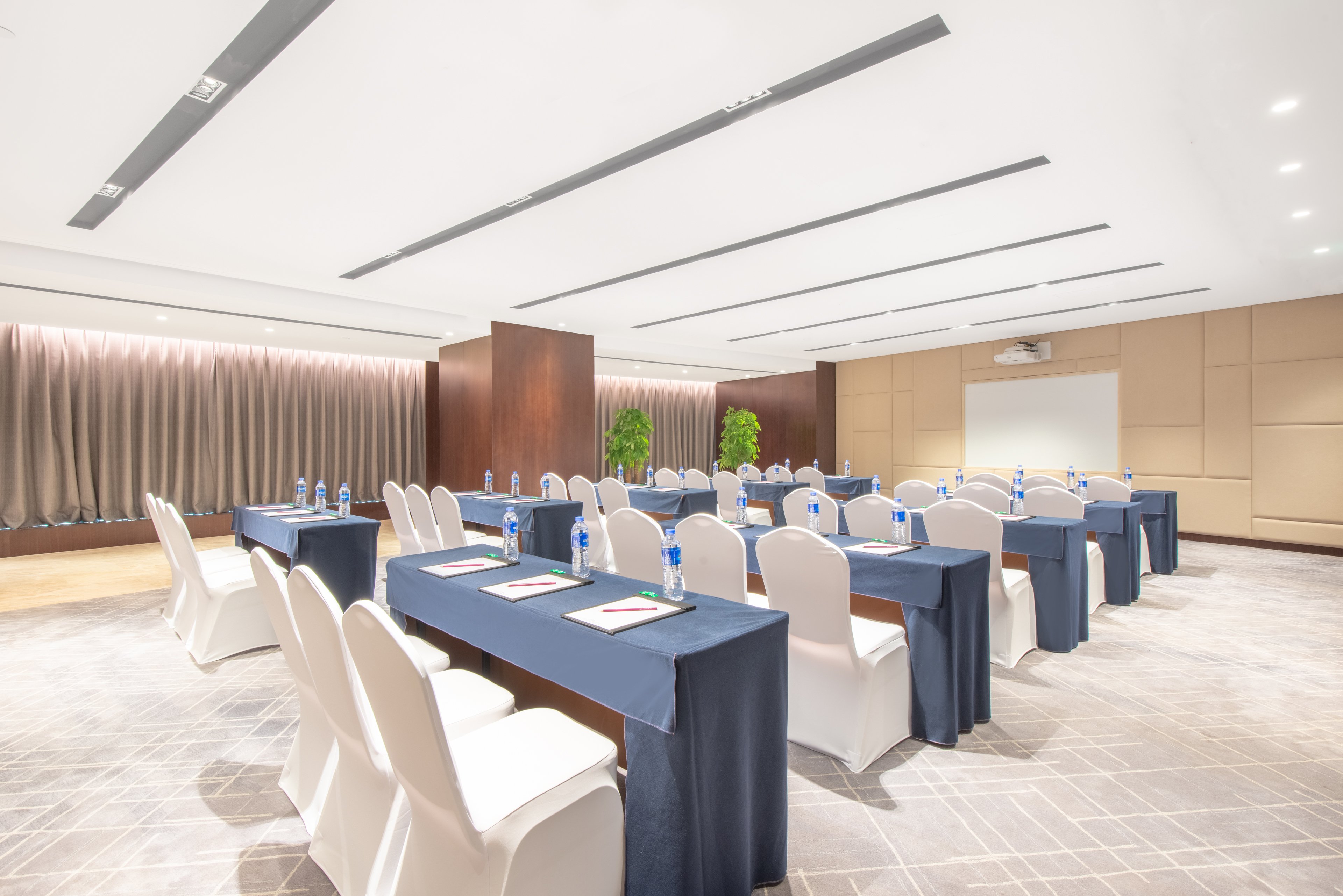 Crowne Plaza Zhuhai City Center 62/78
