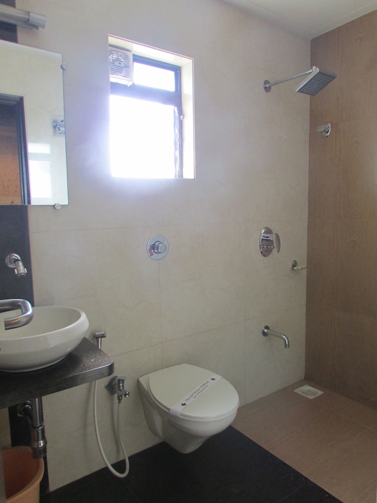 Hotel Mourya Residency 15/17