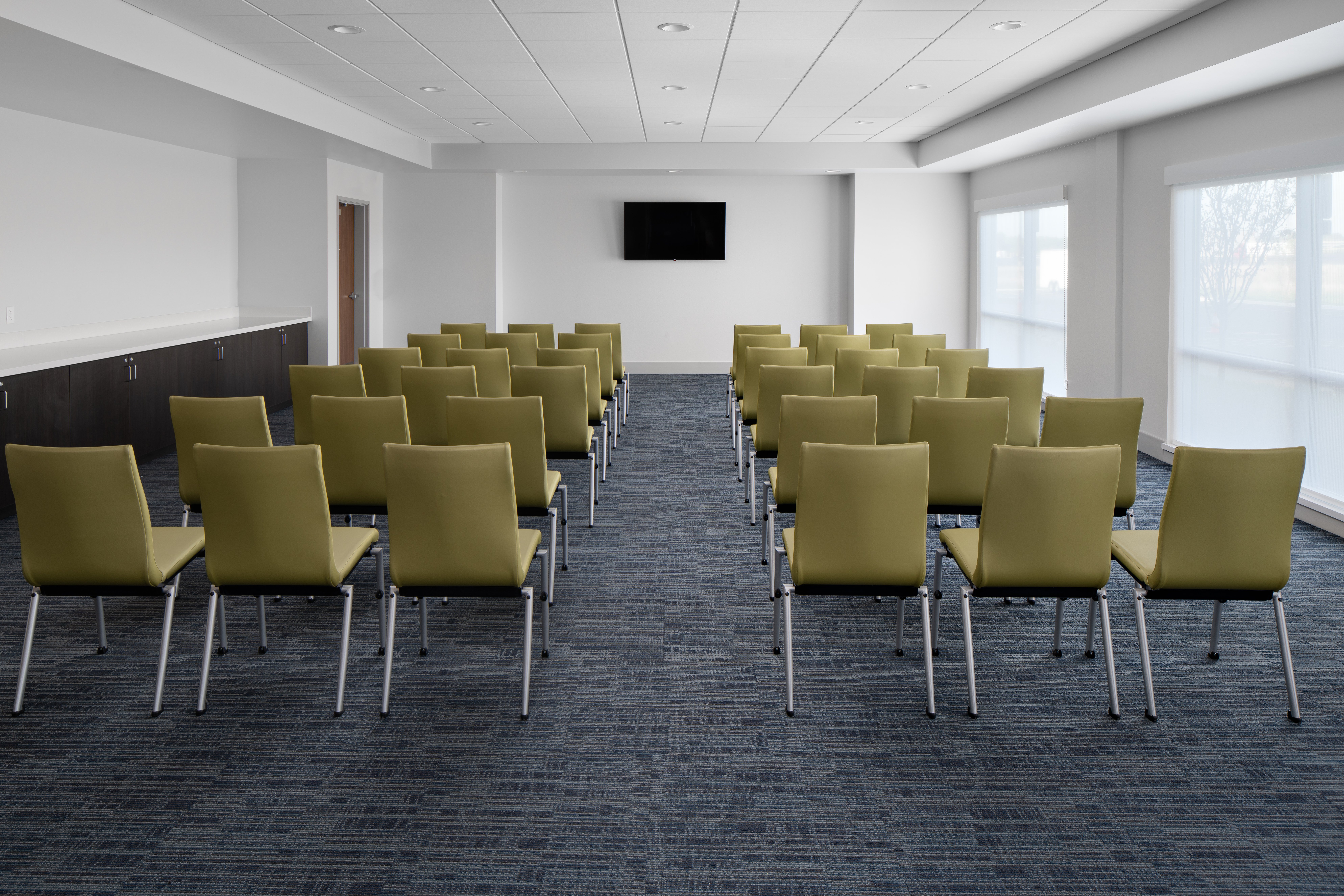 Holiday Inn Express & Suites Elkhorn - Lake Geneva Area 46/55