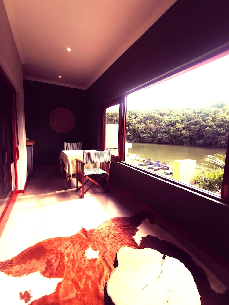 Bambuu Lakeside Lodge 13/50