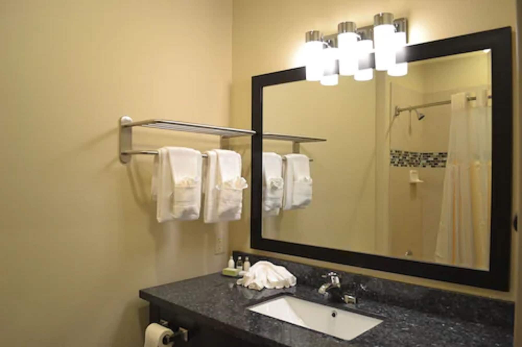 جناح استوديو بسرير كينج، Red River Inn And Suites 3/3
