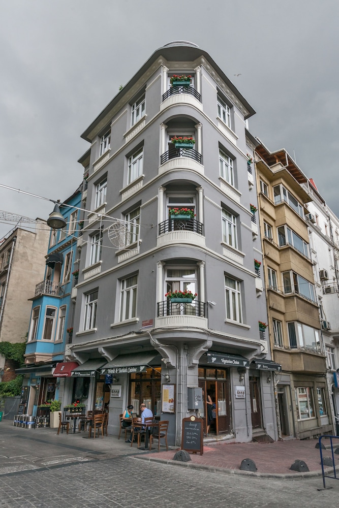 IQ HOUSES APARTMENT 2/44