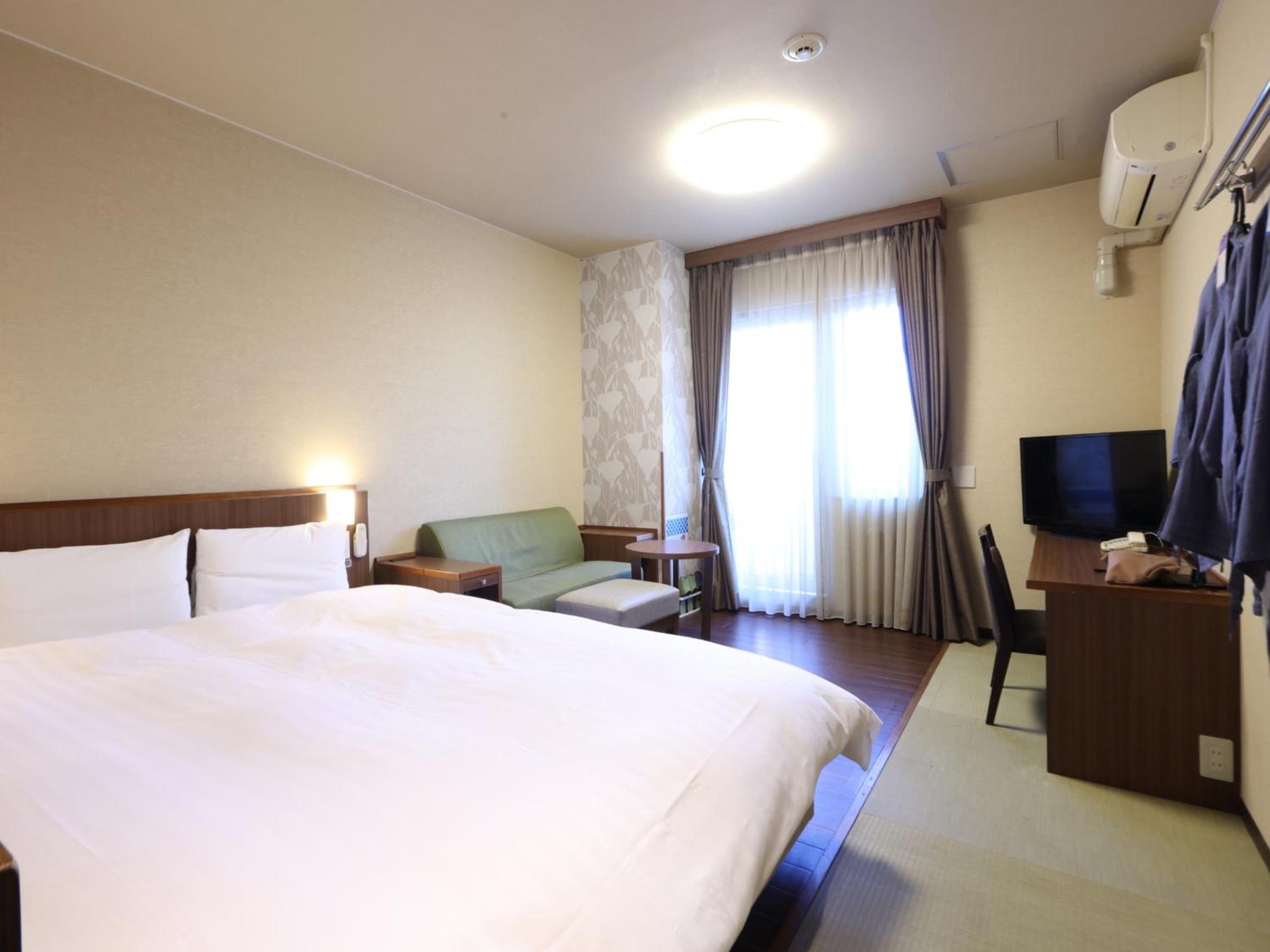 Room, Queen Bed, Riverside