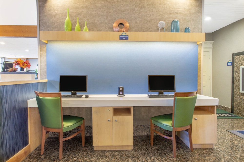 Days Inn by Wyndham Lanham Washington DC 32/40