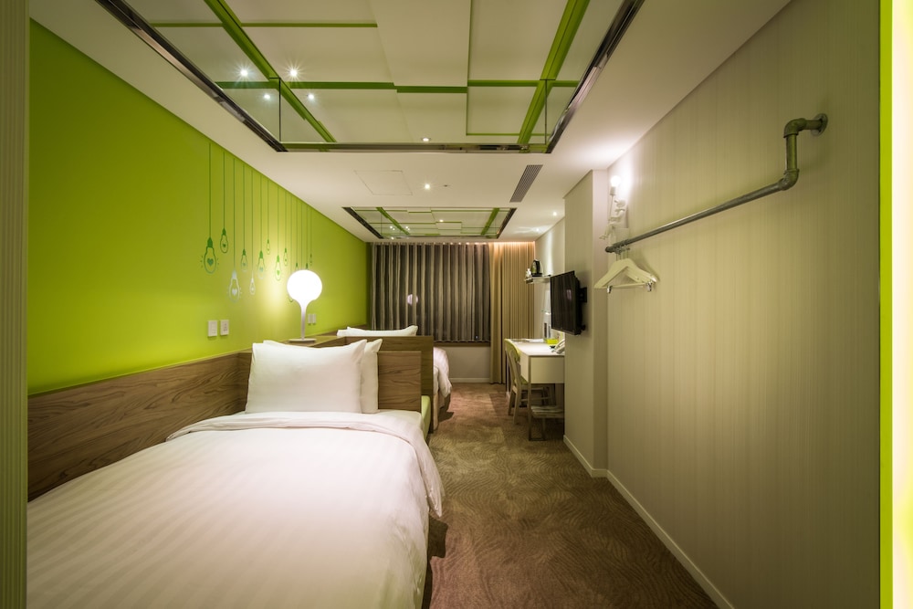 GREEN WORLD HOTEL ZHONGHUA 39/80