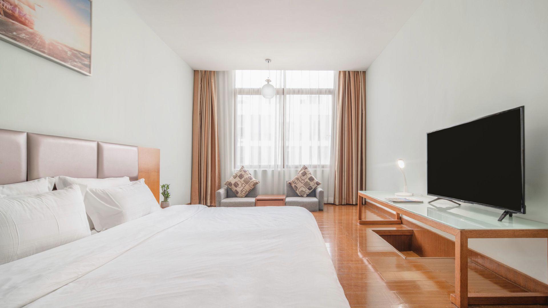 Elegant, Queen Bed