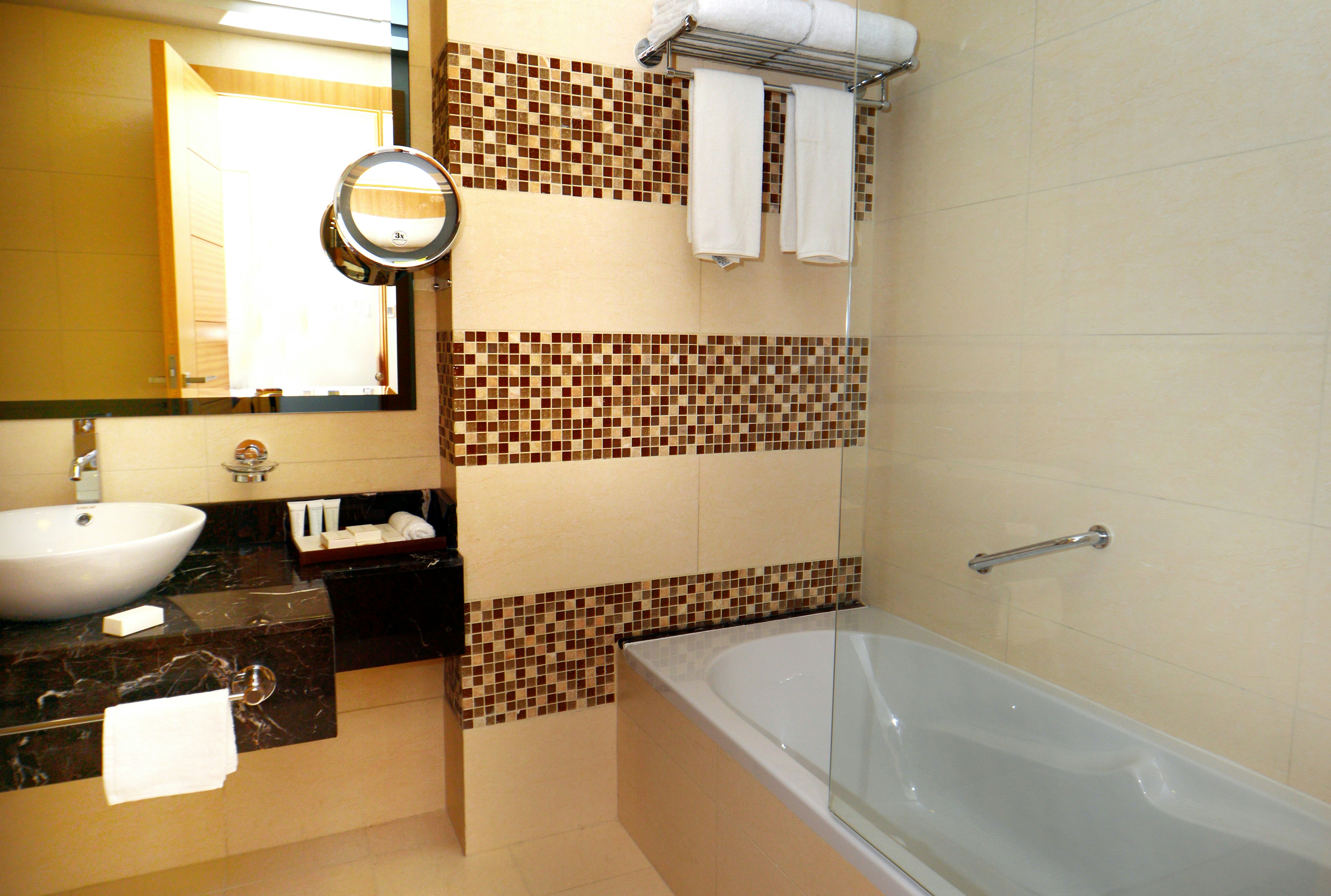 Copthorne Hotel Sharjah 85/85