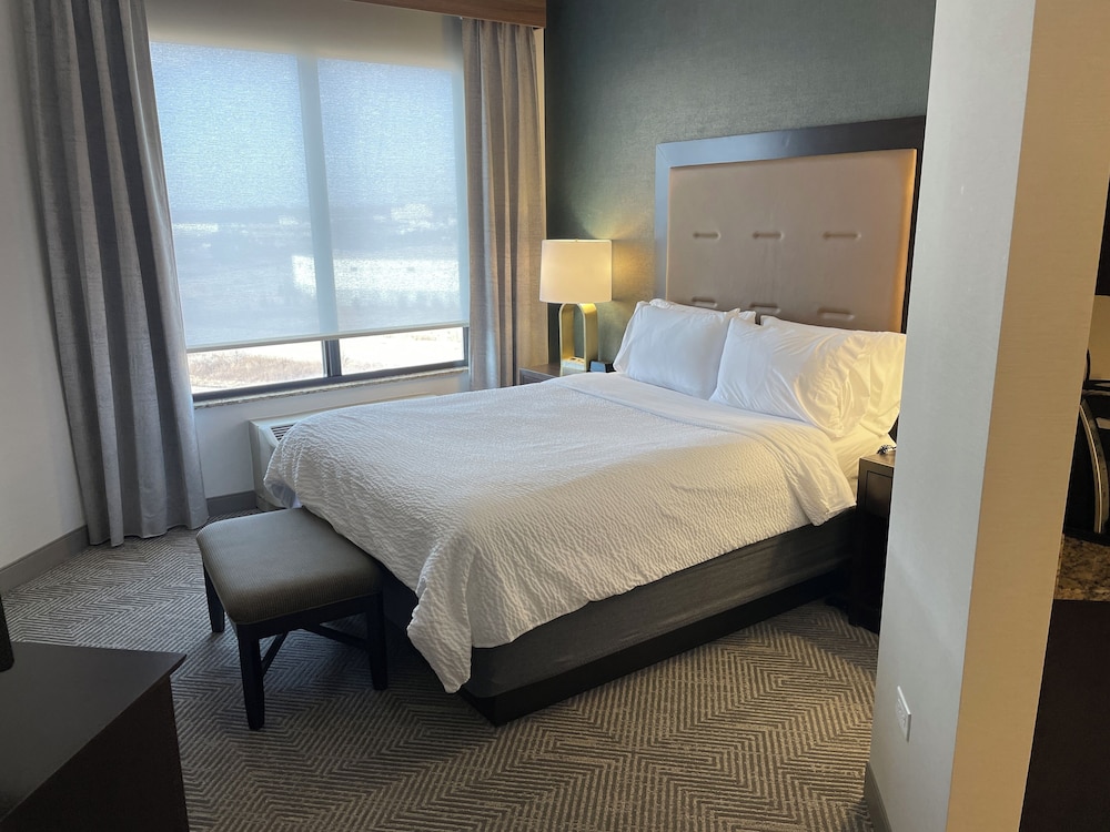 Suite, King Bed, Accessible