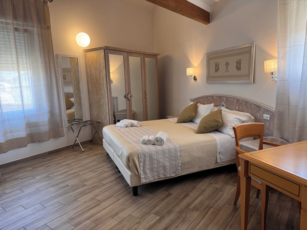 LOCANDA DEGLI ARTISTI 18/50