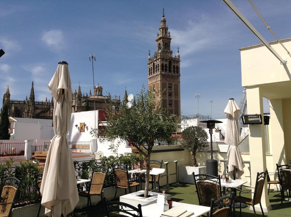 Hotel Palacio Alcazar 59/71