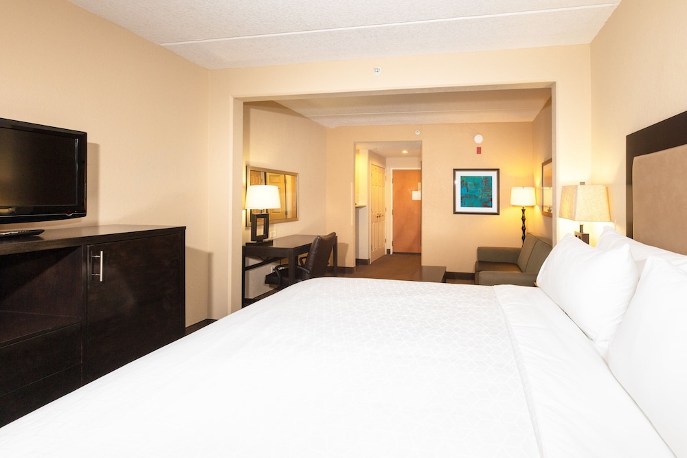 Holiday Inn Express Suites Jacksonville Airport 26/63