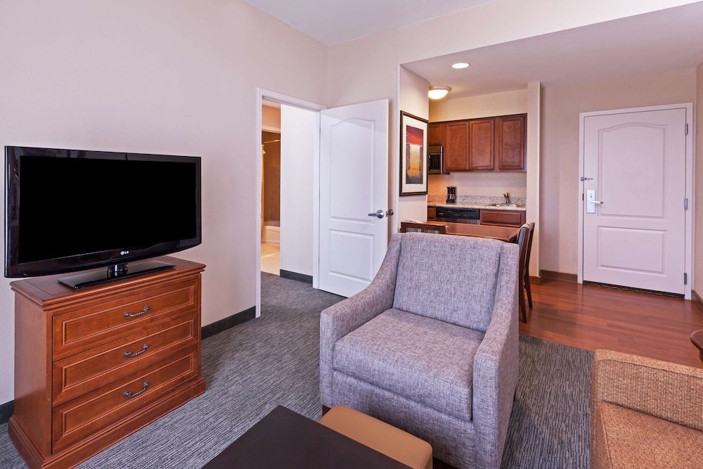 Homewood Suites by Hilton Laredo at Mall del Norte 48/75