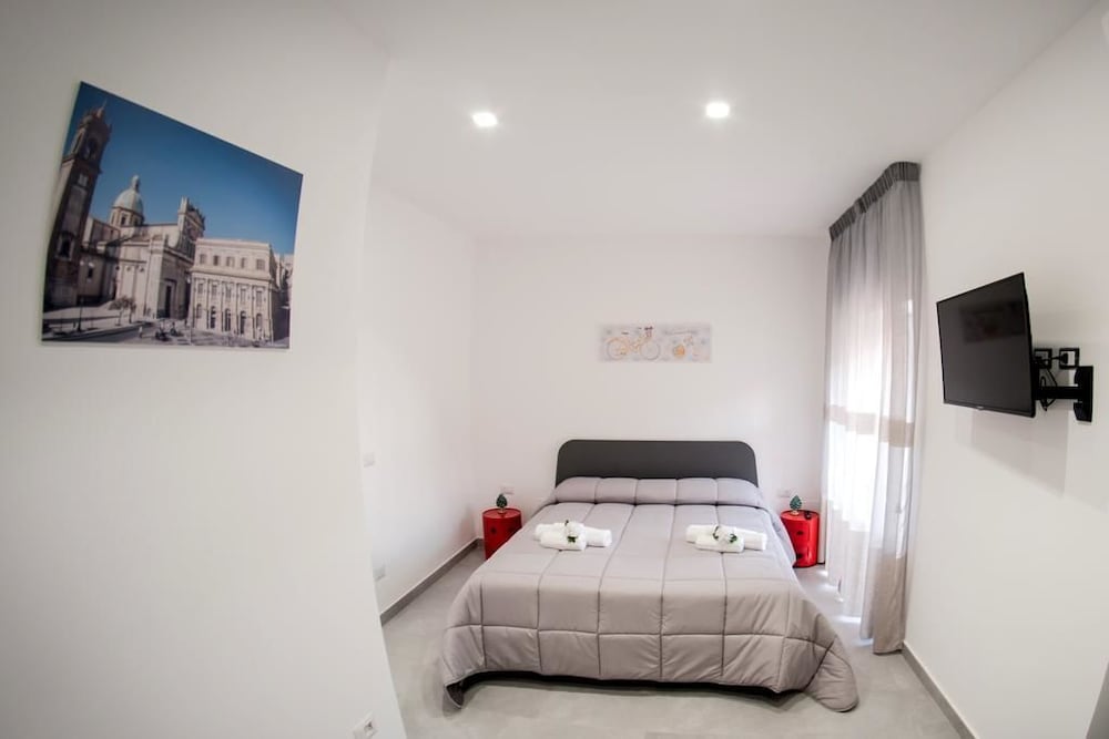2 Bedrooms, Apartment, 1 Single and 2 Queen Beds, Sofa