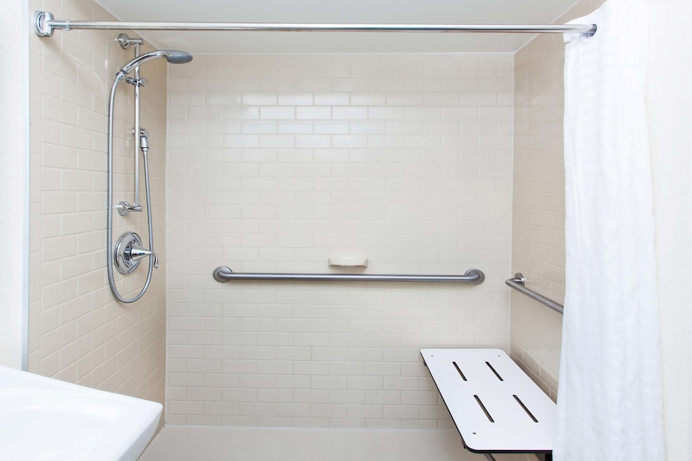 Sonesta Simply Suites Wichita Airport 21/69